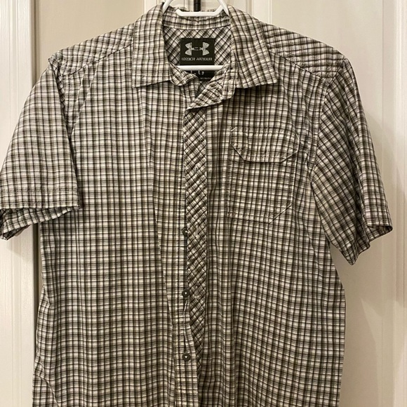 Under Armour Men’s Button Down T-shirt SIZE:L - Picture 1 of 3
